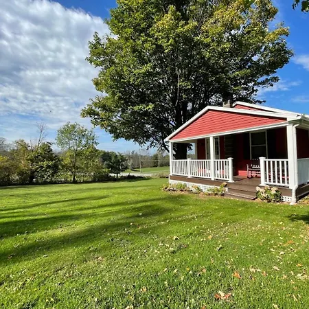 1 Bedroom Cottage Convenient Location